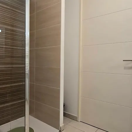 For 2 With Balcony Apartment *