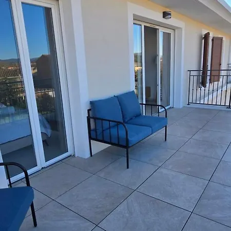 شقة For 2 With Balcony