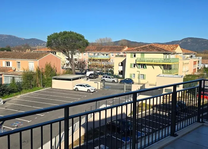 Appartement For 2 With Balcony Cogolin